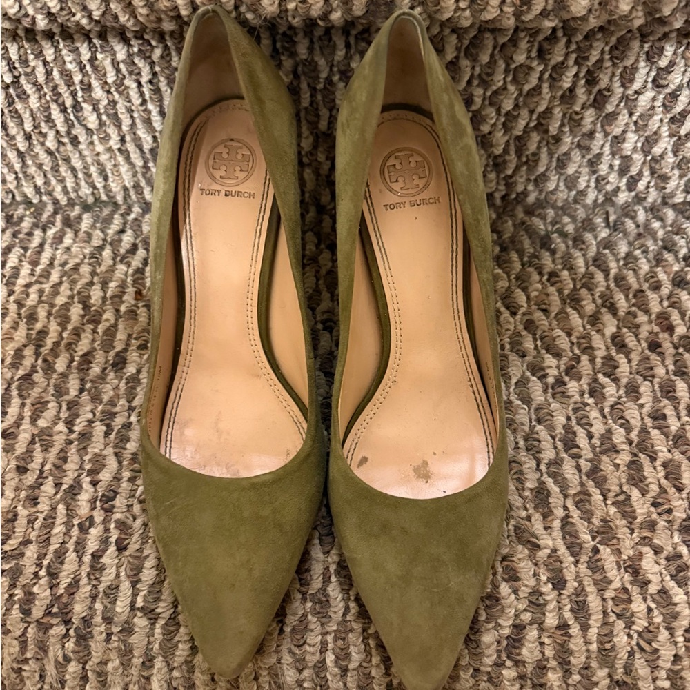 Tory Burch Olive Green Suede Heels 10 - Picture 2 of 3